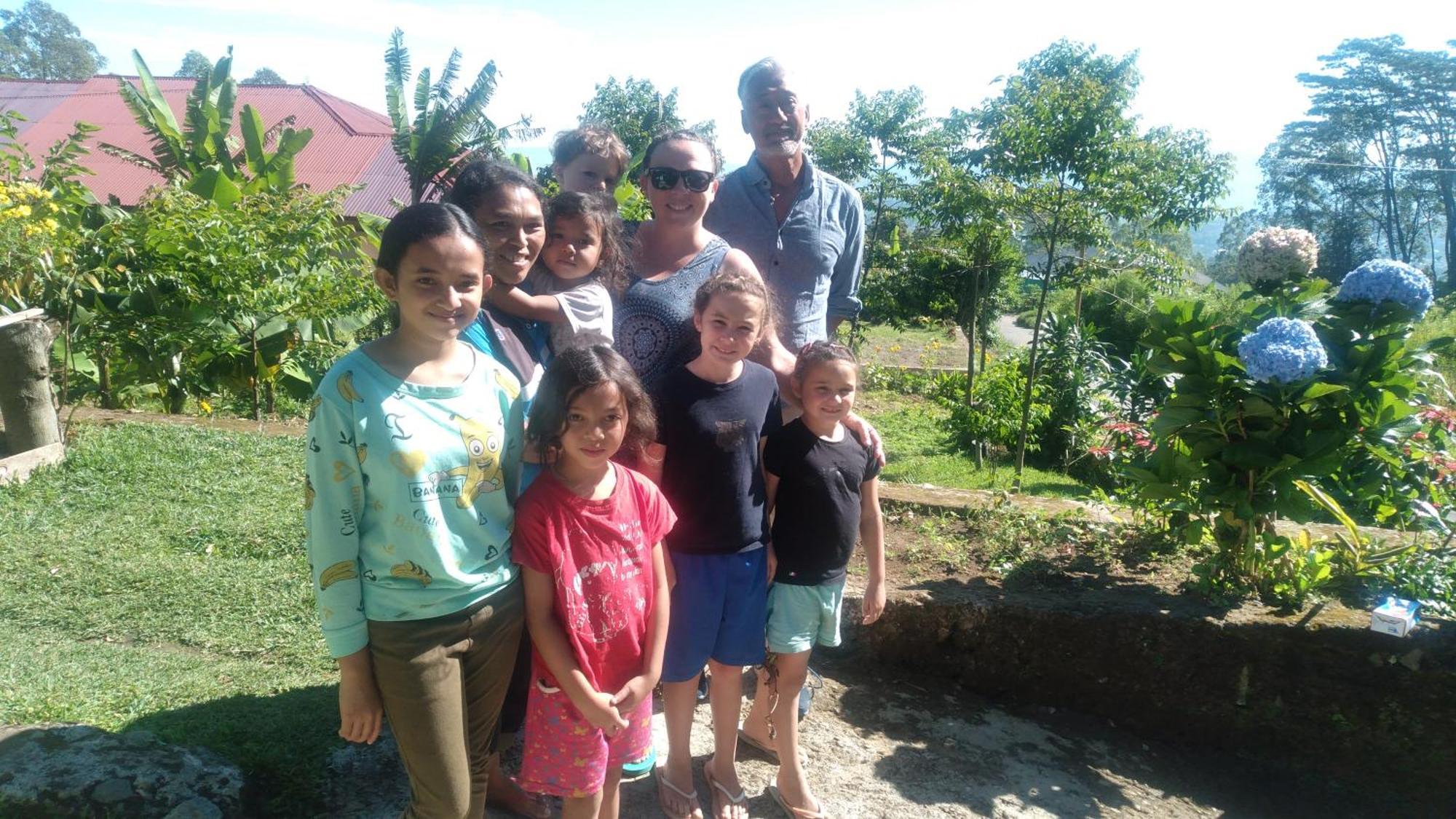 Karleta Homestay Ruteng Exterior photo